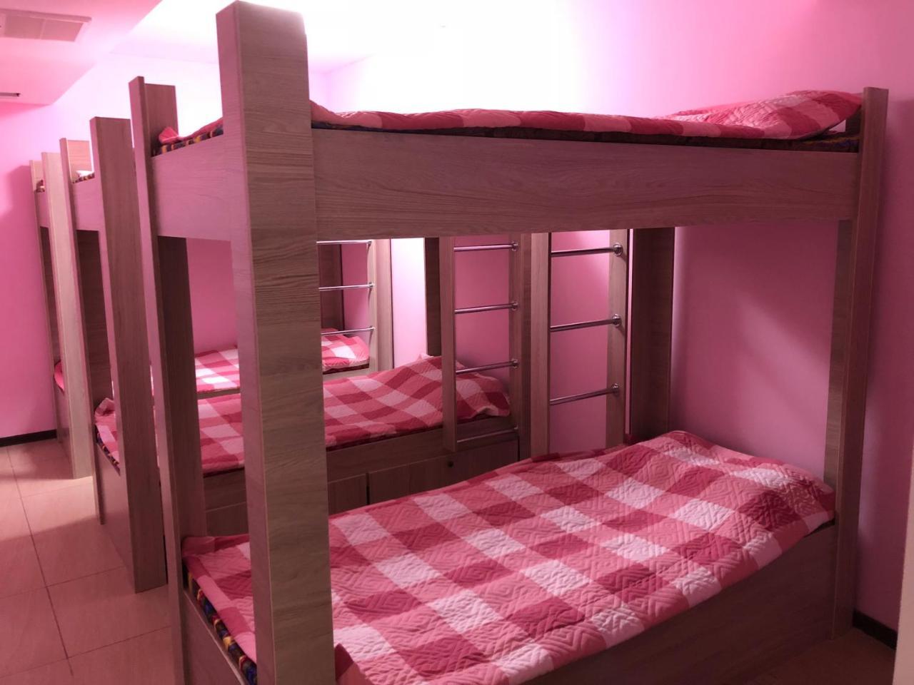Apple City Hostel Ałma Ata Zewnętrze zdjęcie